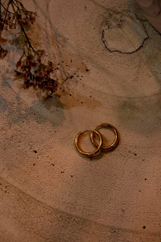 Créoles rondes dorées – 14 mm